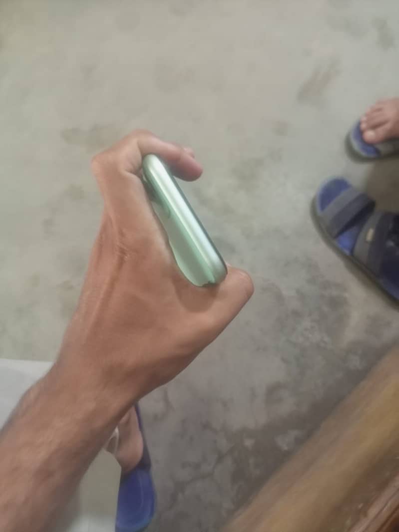 Apple iPhone 11 7