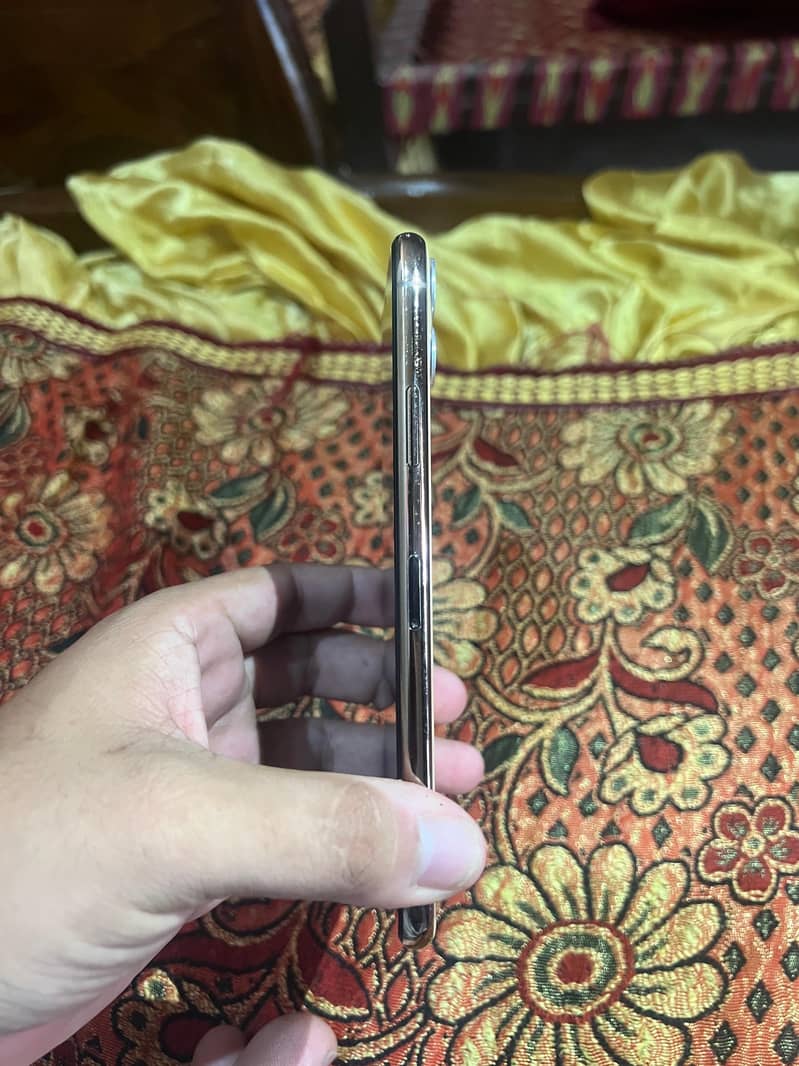 Apple iPhone 11 Pro Max 1