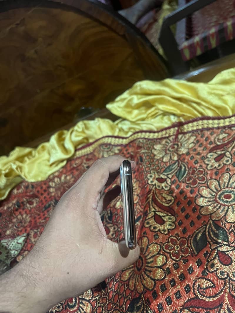Apple iPhone 11 Pro Max 3