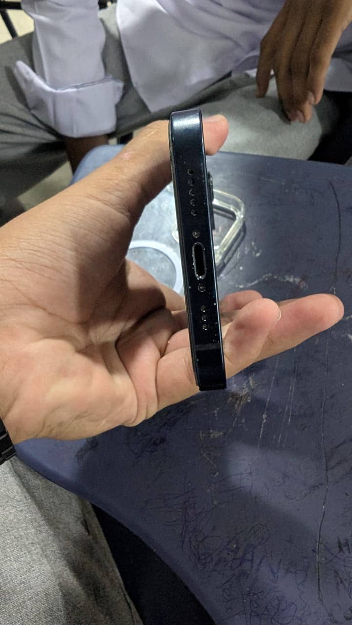 Apple iPhone 12 6