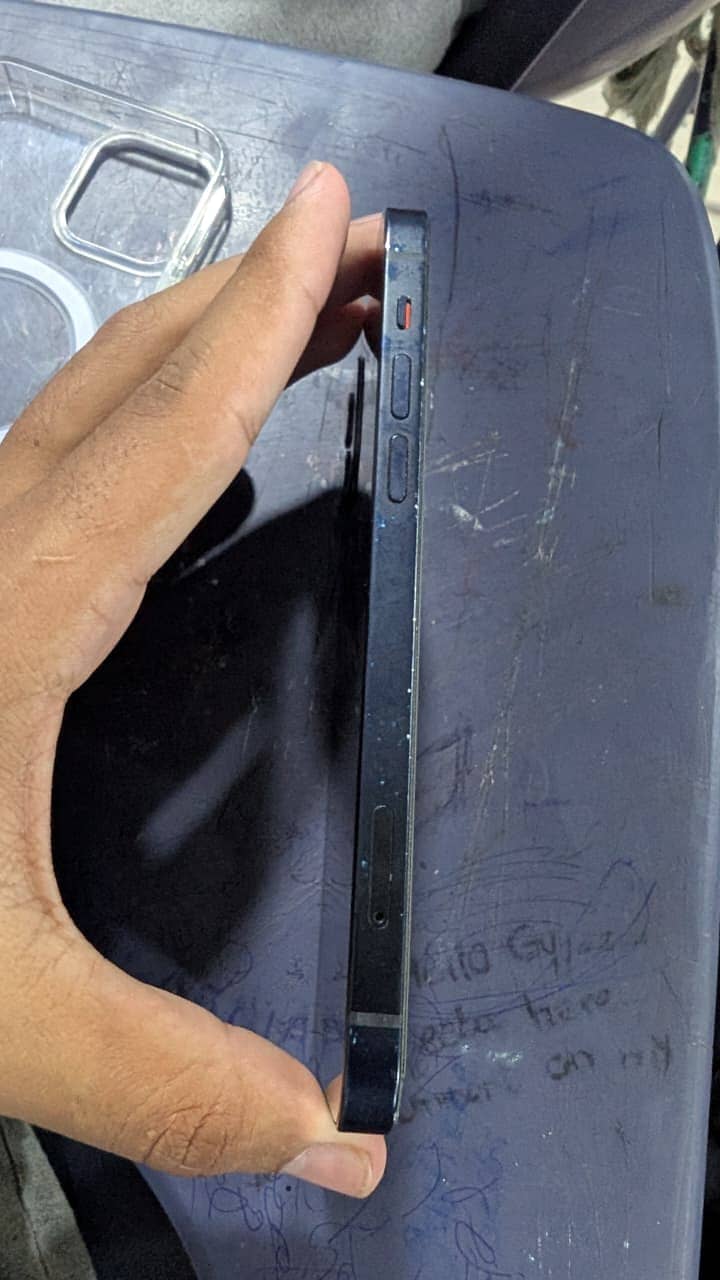 Apple iPhone 12 7