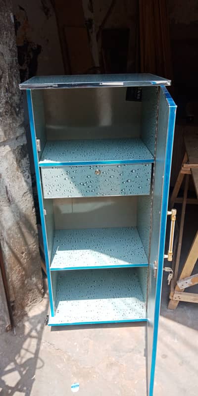 Single door Almari with rellig draz  new