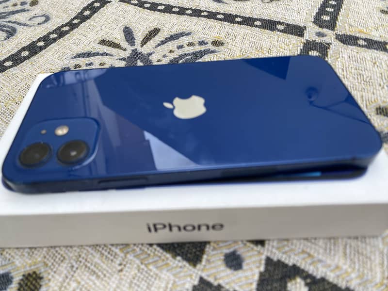 Apple iPhone 12 4
