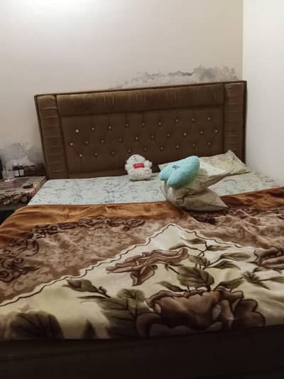 Poshing bed with metress