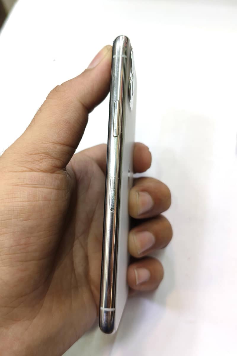 Apple iPhone 11 Pro 1