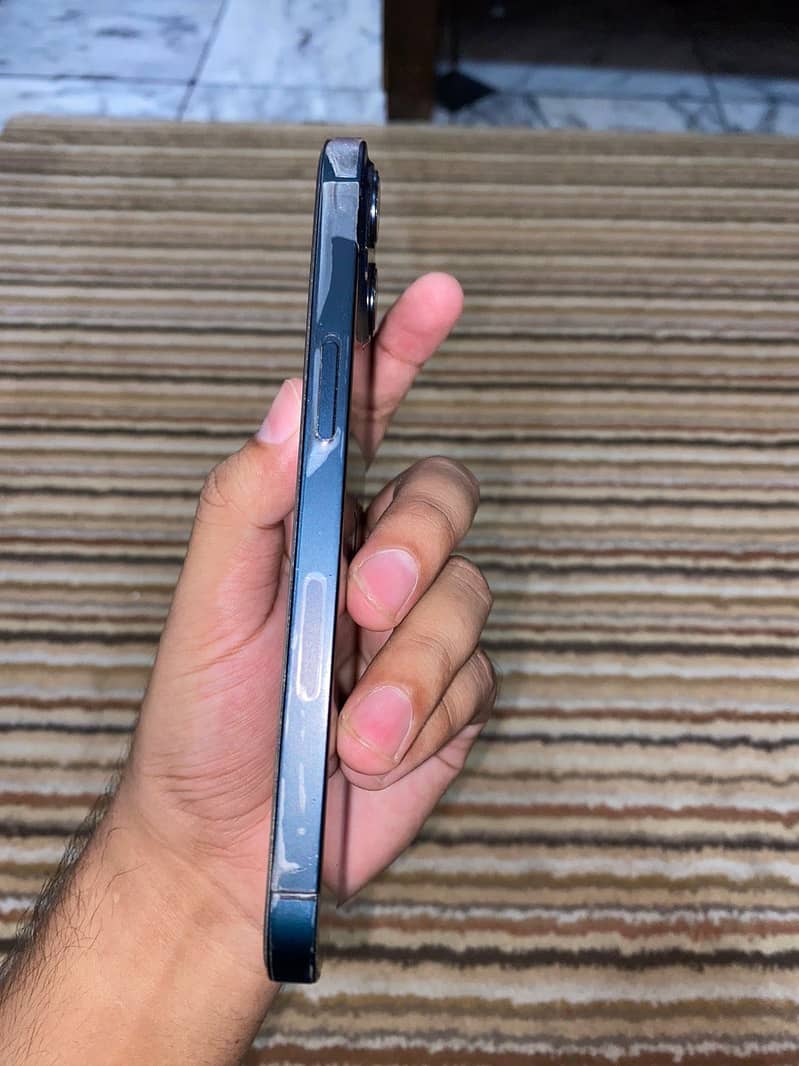 Apple iPhone 13 5