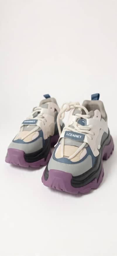 Warrior chunky sneakers white and black other like New