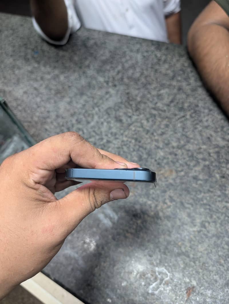 Apple iPhone 13 4