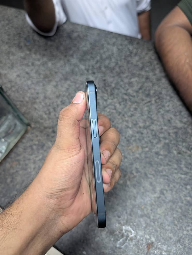 Apple iPhone 13 5