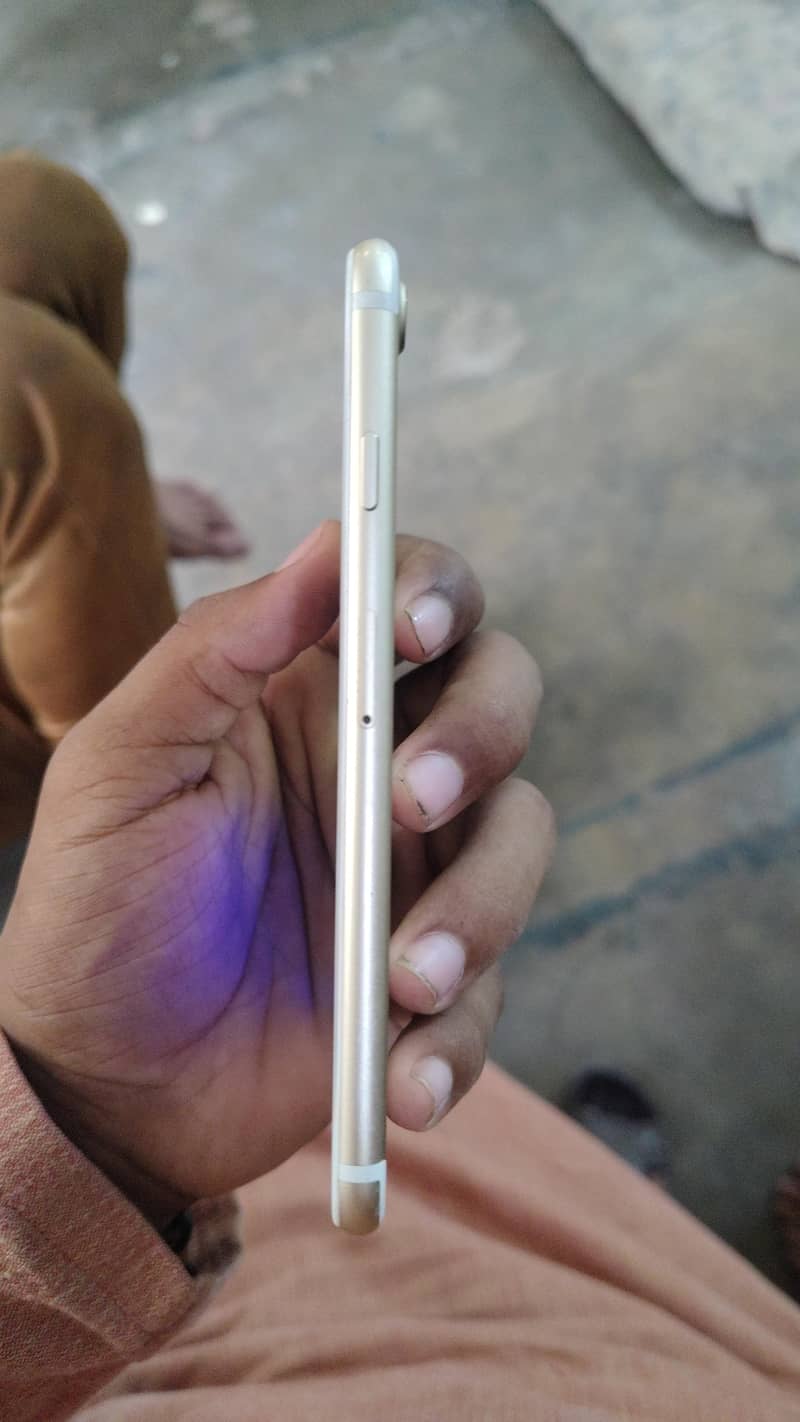 Apple iPhone 7 2