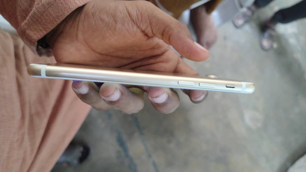 Apple iPhone 7 3