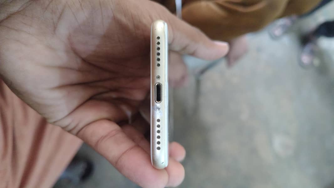 Apple iPhone 7 4