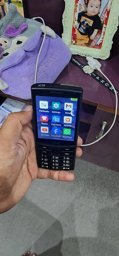 Digit 4g Edge. . Touch screen and typing phone