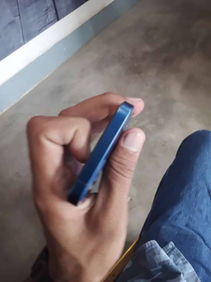 Apple iPhone 12 3