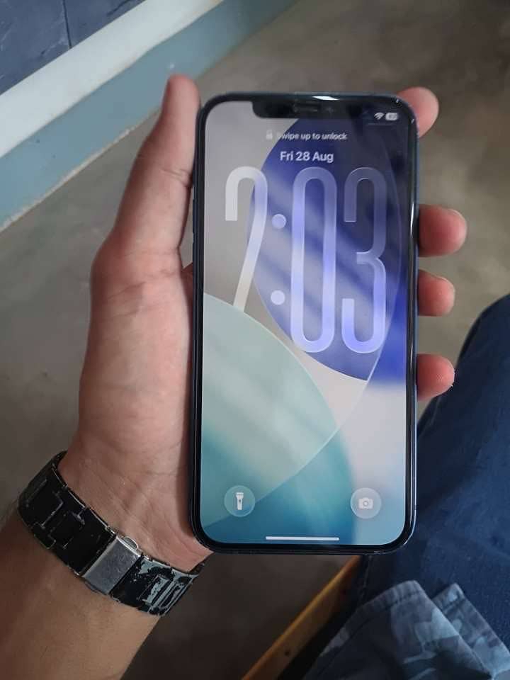 Apple iPhone 12 4