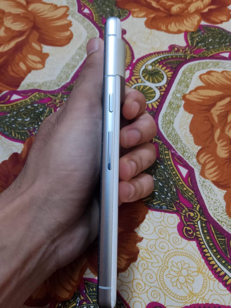 Google Pixel 7 4