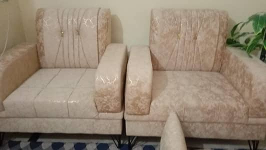new hy sofa ues ni kiya bus kisi waja sabsale kar rhi hon.