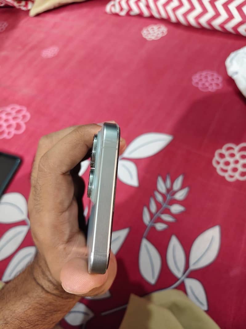Apple iPhone 15 Pro Max 5