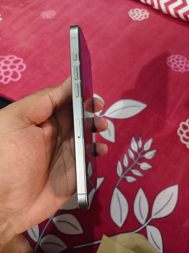 Apple iPhone 15 Pro Max 6