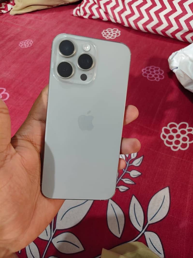 Apple iPhone 15 Pro Max 7