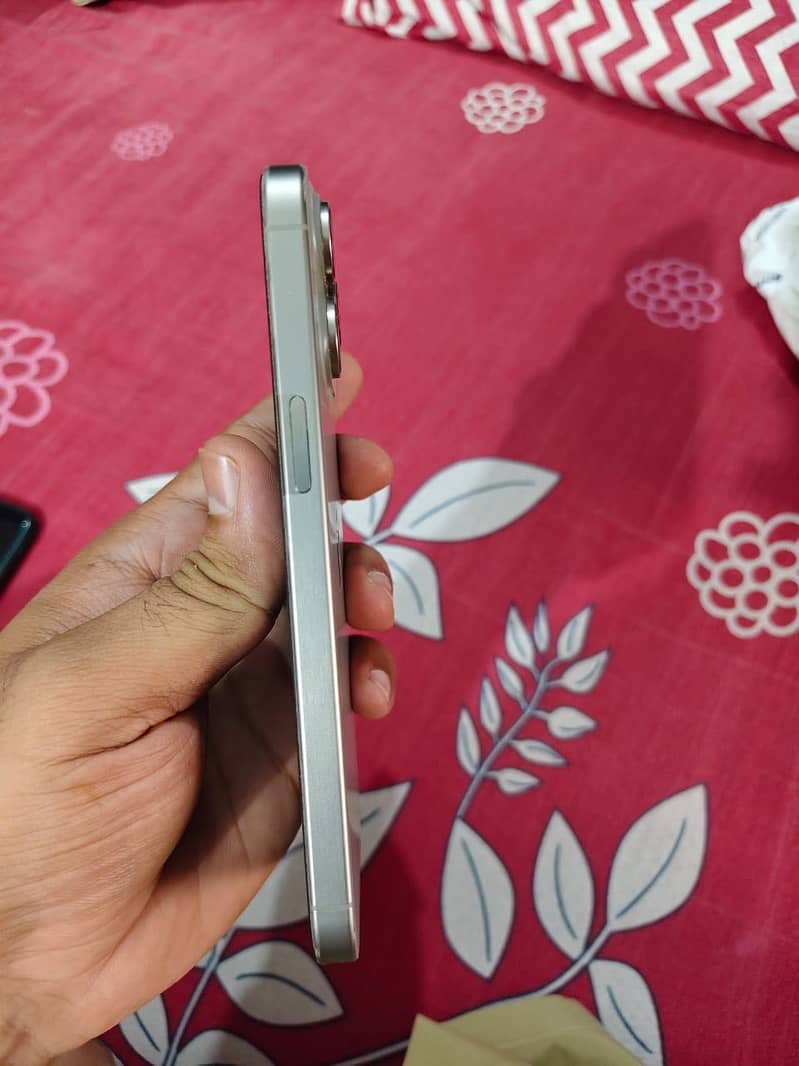 Apple iPhone 15 Pro Max 9