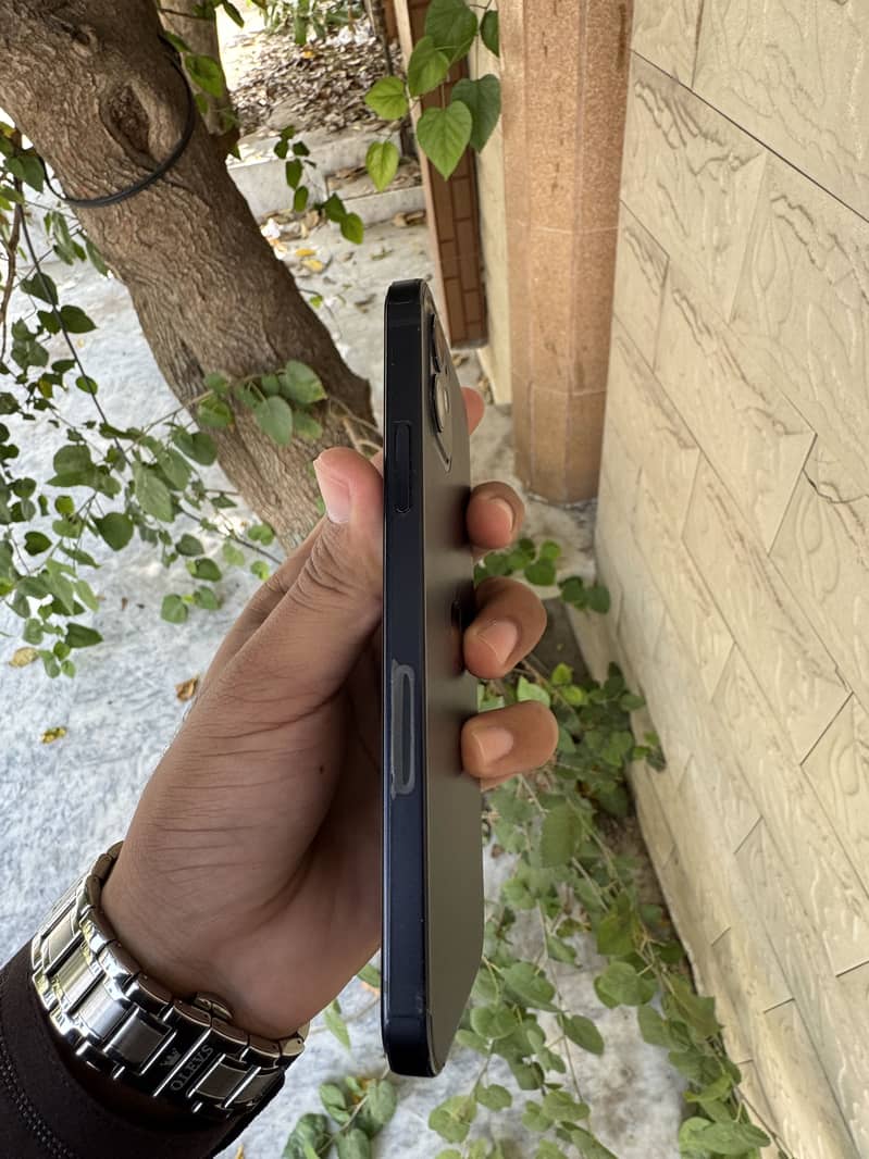 Apple iPhone 12 2