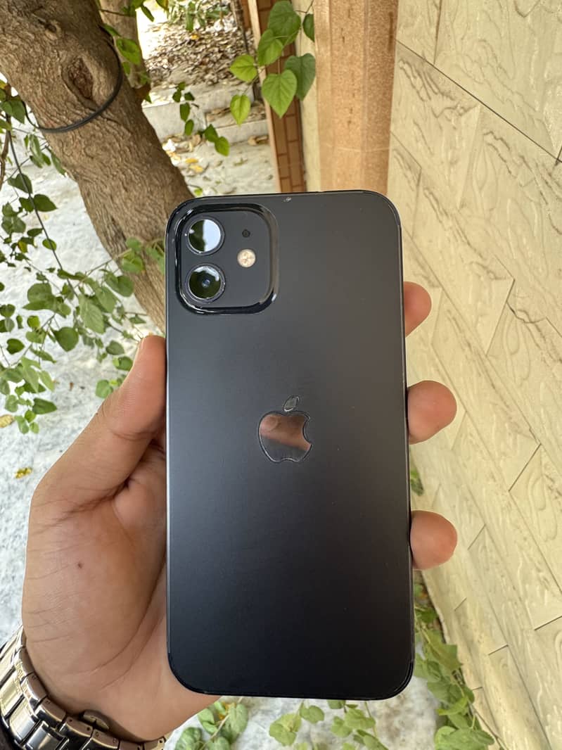 Apple iPhone 12 4