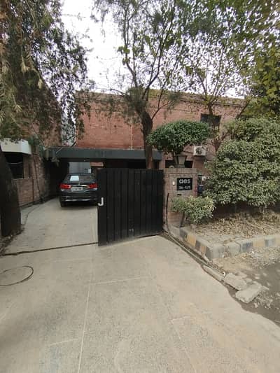 15 MARLA BEAUTIFUL HOUSE AVAILABLE FOR RENT FOR OFFICE AND RESIDENCE