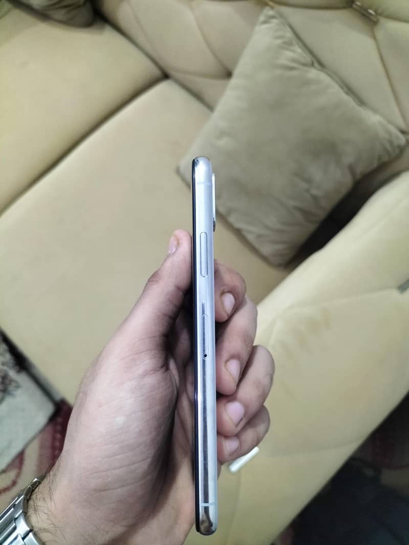 Apple iPhone X 3
