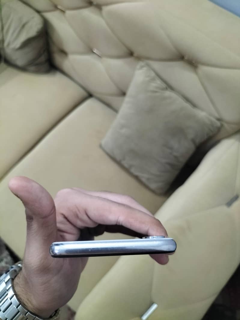 Apple iPhone X 4