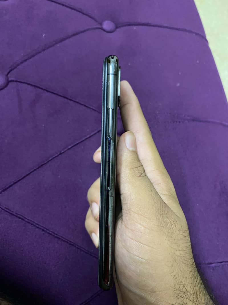 Apple iPhone X 4