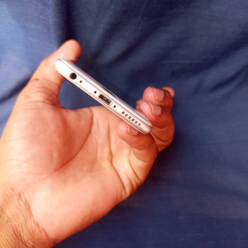 Apple iPhone 6S 9