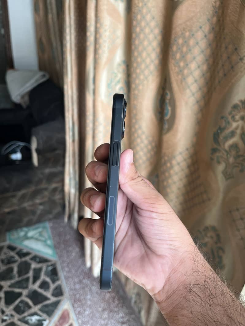 iPhone 13 6
