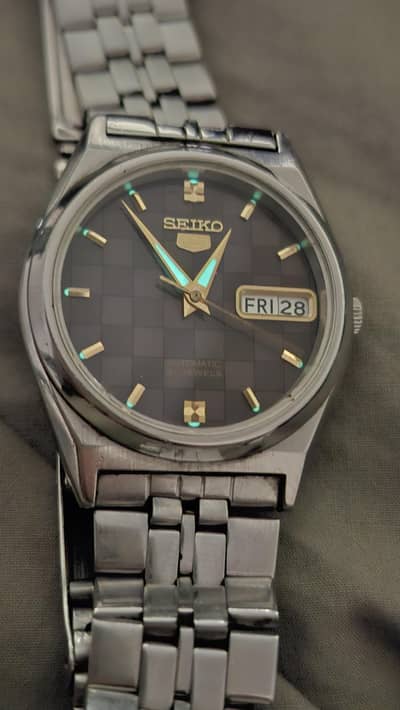 OOriginal Seiko 5 Automatic 21 Jewels– Grid Dial (Gold Accents]