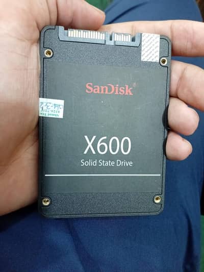 SSD 256 GB  / Sandisk x600