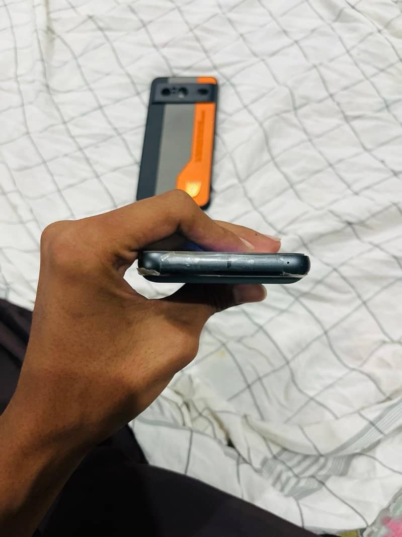 Google Pixel 8 4