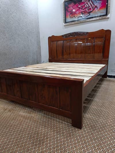 ghr ka furniture ha use nhi hwa new condition bed king size