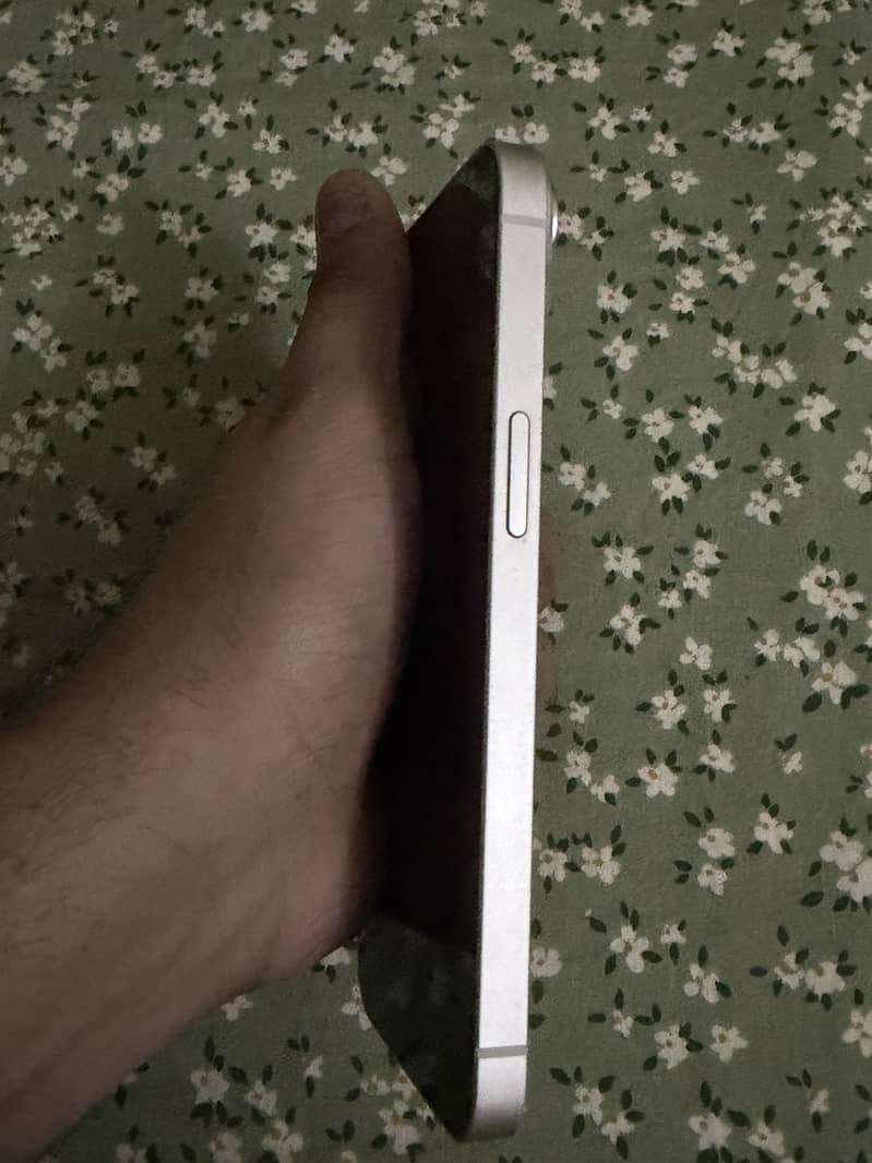 Apple iPhone 15 4