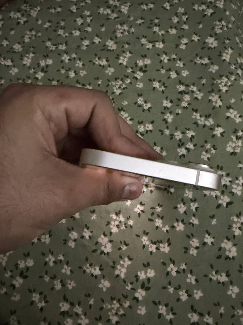 Apple iPhone 15 6