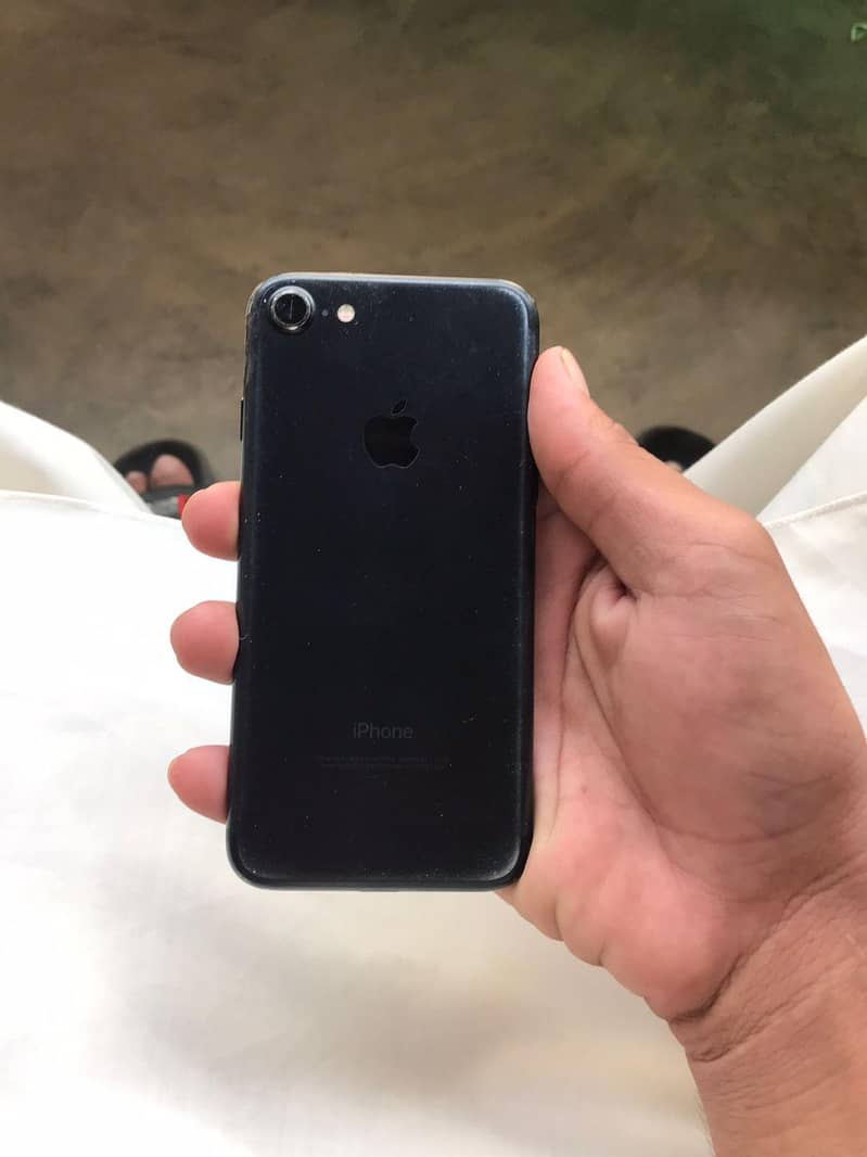 Apple iPhone 7 1