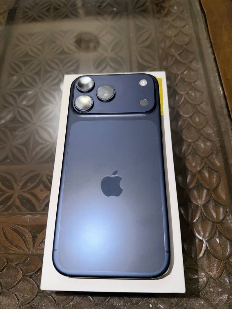 Apple iPhone 17 Pro Max 4