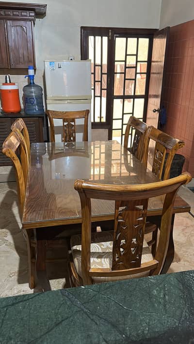 Dining table 6 seater glass top