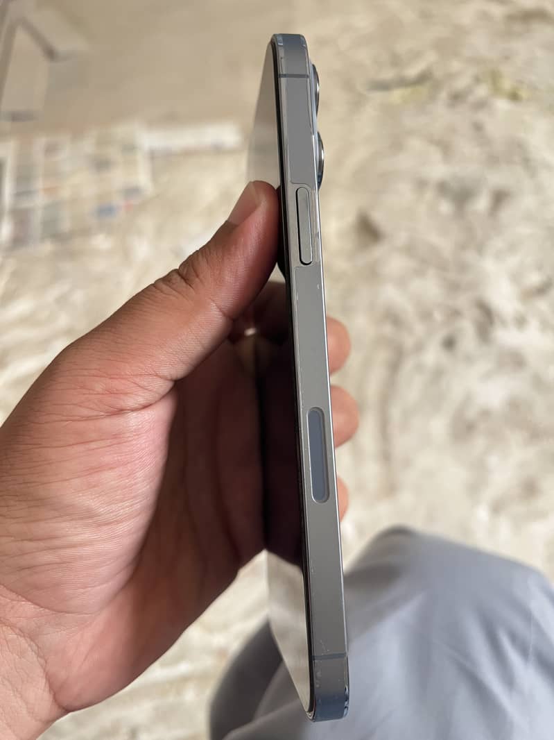 Apple iPhone 13 Pro Max 4