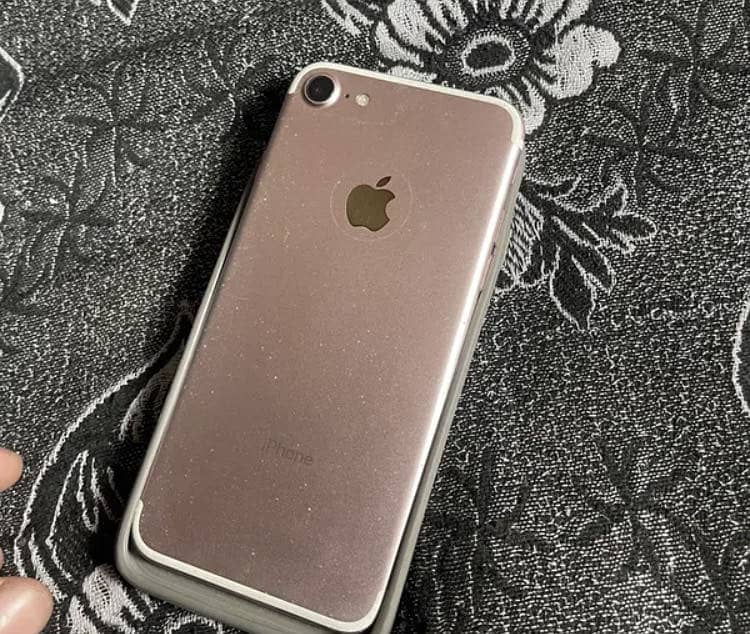 Apple iPhone 7 2