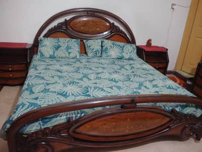 wooden bed set