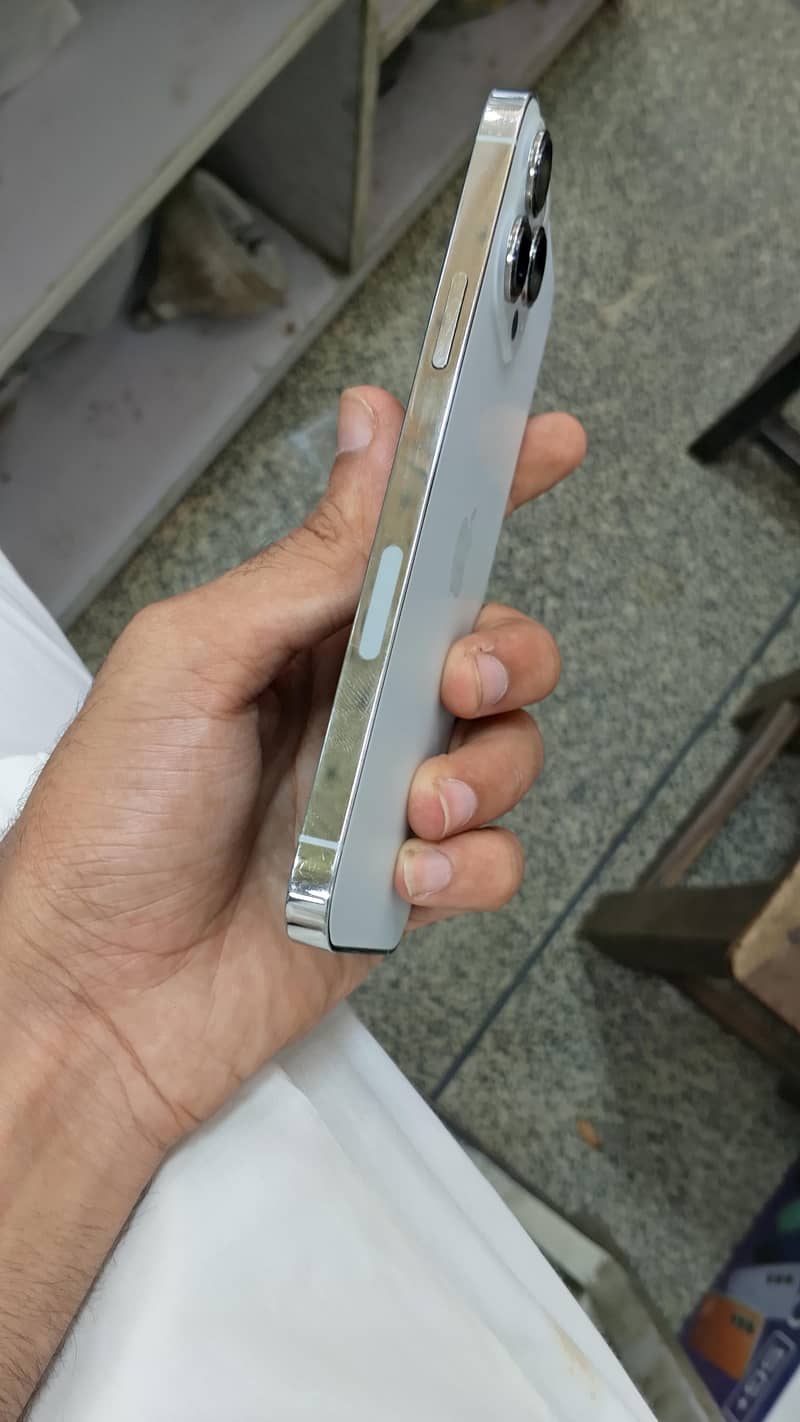 Apple iPhone 13 Pro Max 0