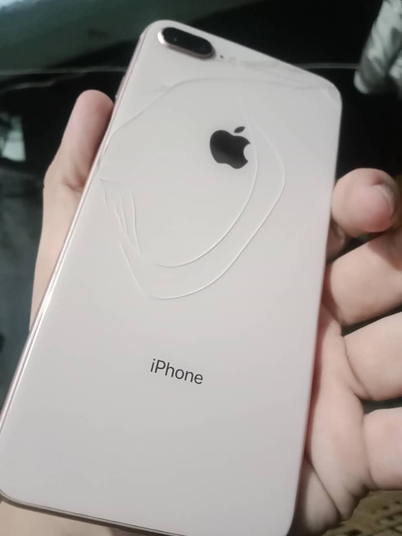 Apple iPhone 8 Plus 3