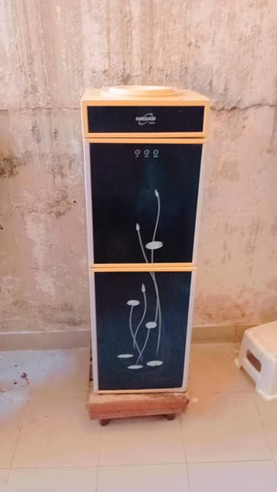 Hot & cold water dispenser