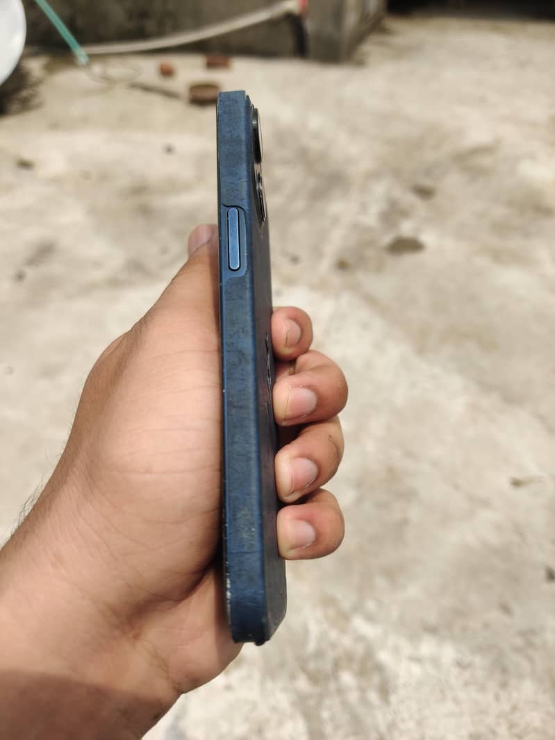 Apple iPhone 13 2