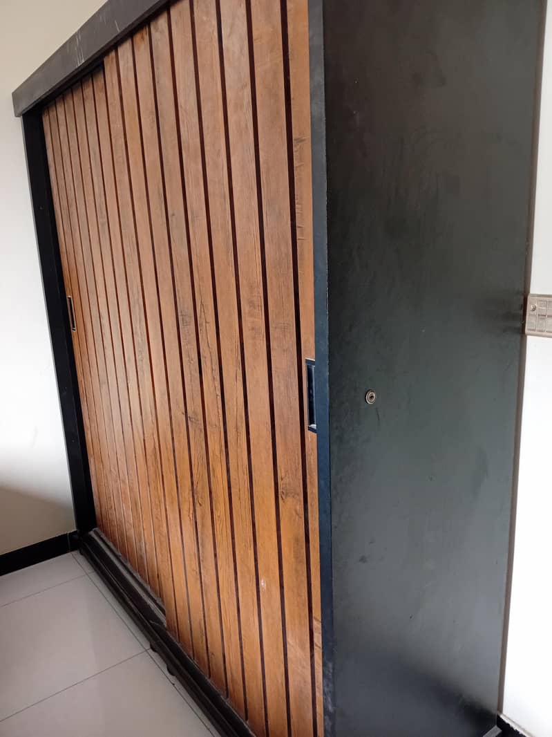 Bed and wardrobe 4